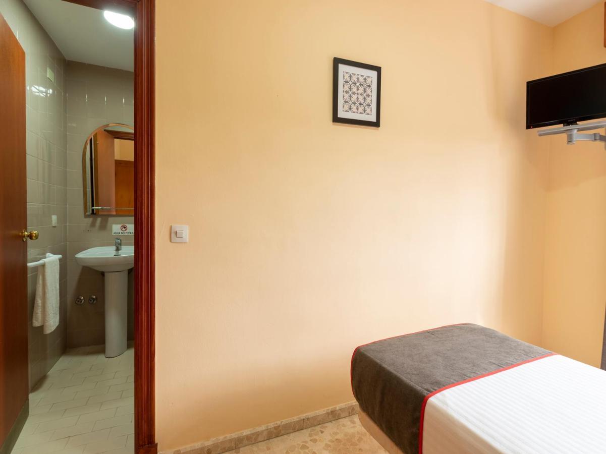 Oyo Hostal El Paisano 우트레라 외부 사진